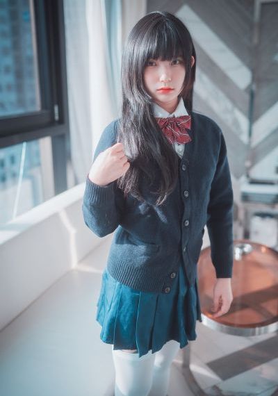 亚洲欧美制服丝袜中文_欧美在线观看