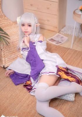 欧美遮副乳内衣走秀_蓝光在线播放观看