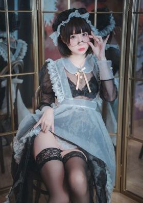 女生抱猫头像高冷欧美_BD完整版观看